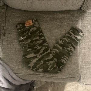 High Rise, Cropped Levi’s